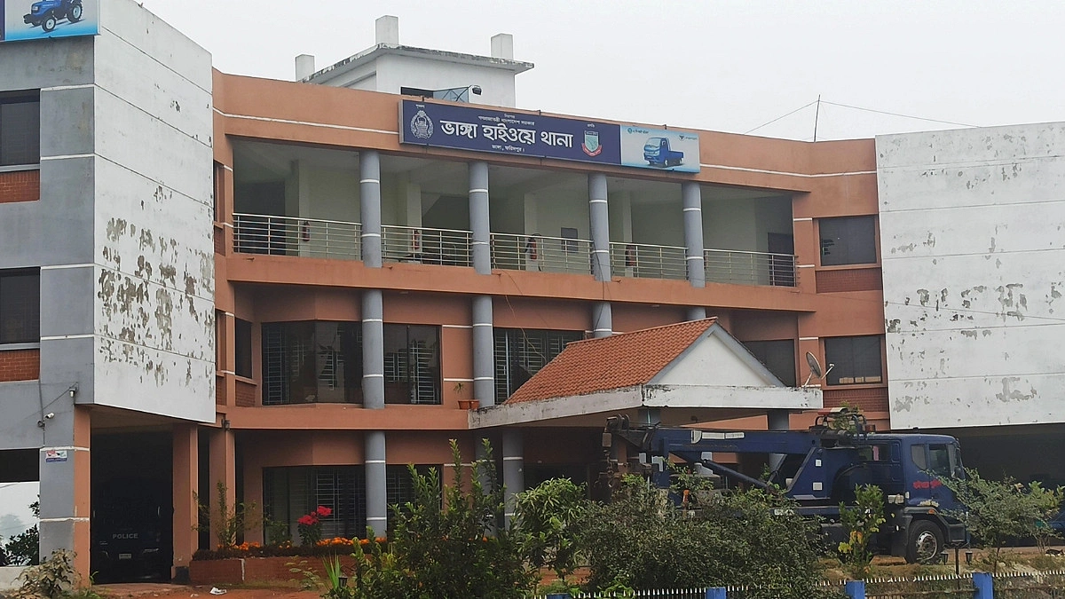 ভাঙ্গায় রাস্তা পার হওয়ার সময় গাড়ির ধাক্কায় যুবক নিহত