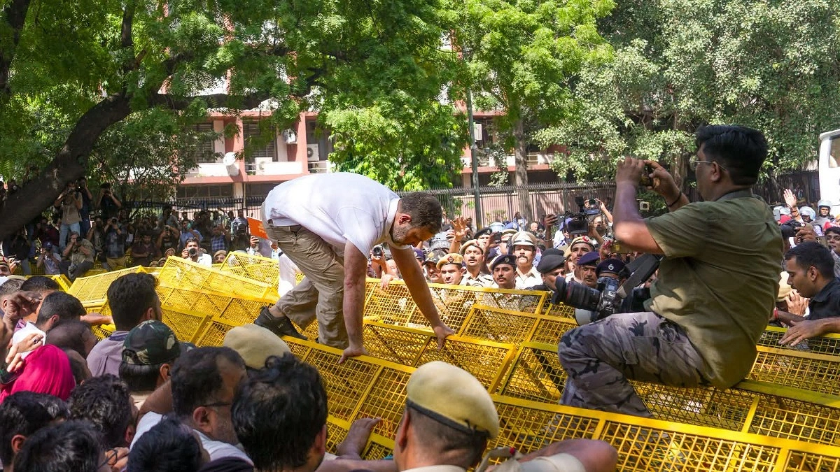 ভারতে ব্যারিকেড টপকানোর অলিম্পিক!