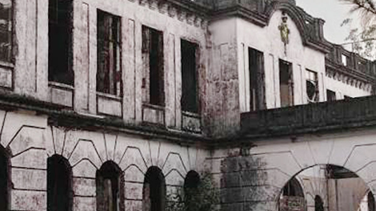 ভুতুড়ে হোটেল