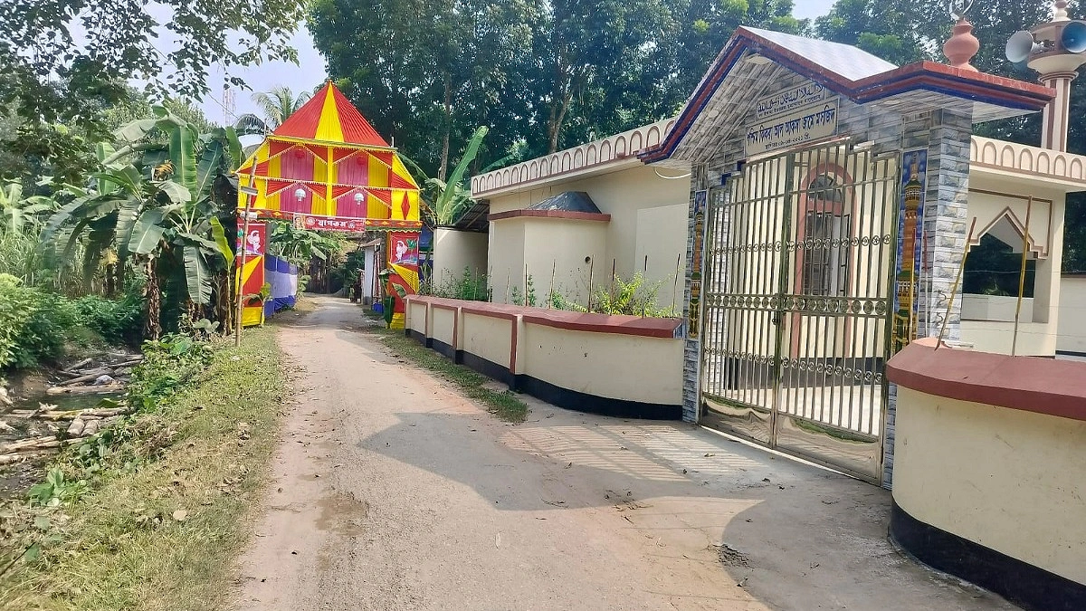 একই আঙিনায় আজান-শঙ্খধ্বনি, সম্প্রীতির অনন্য দৃষ্টান্ত চারঘাটে