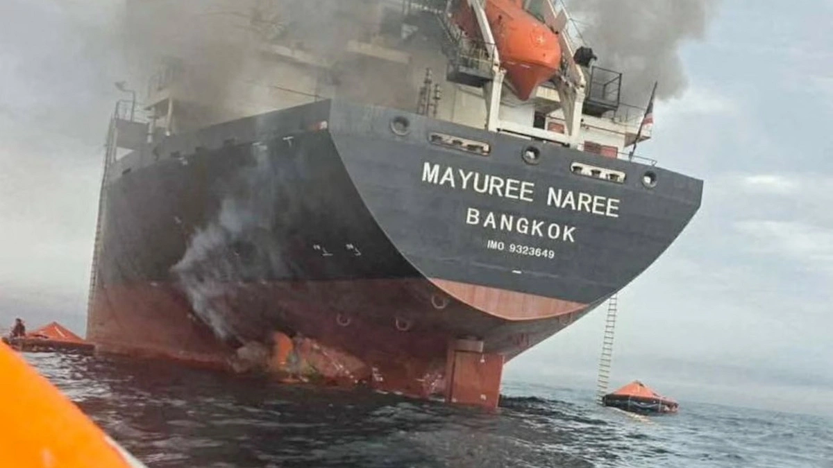 হরমুজ প্রণালিতে দুই তেলবাহী ট্যাংকারে হামলা