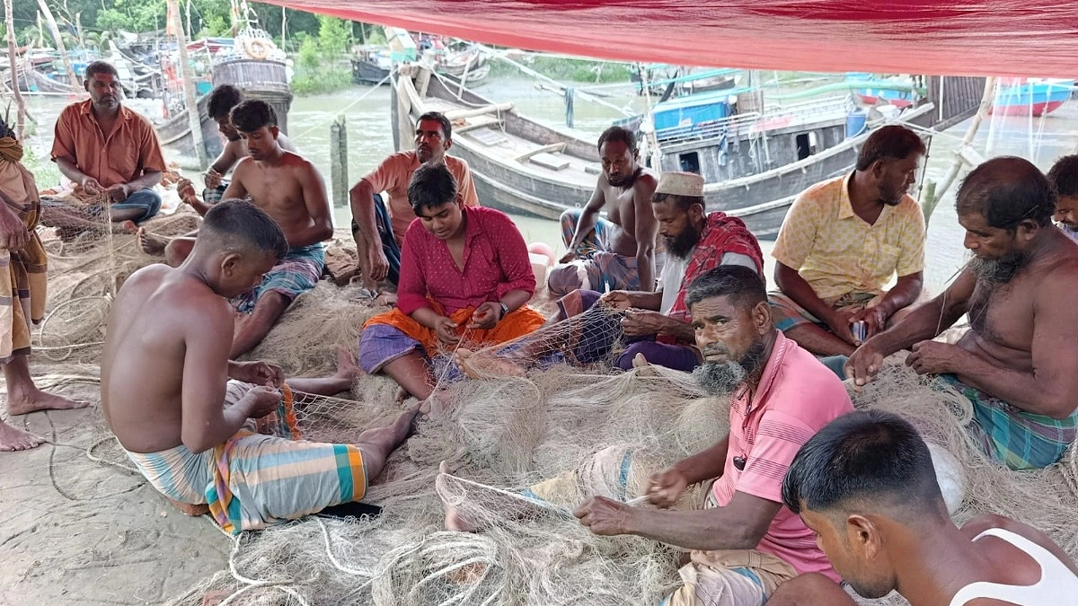 আয় বন্ধ জেলেদের, ভরসা ২৫ কেজি চাল