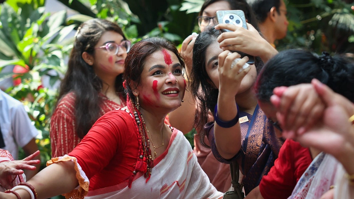 সিঁদুরে রাঙা বিদায়