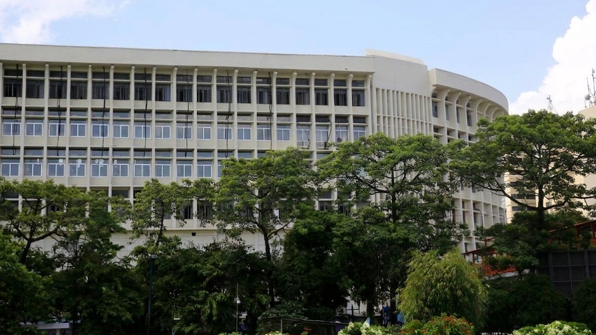 বাংলাদেশ মেডিকেলের আটতলা থেকে পড়ে কিশোরীর মৃত্যু