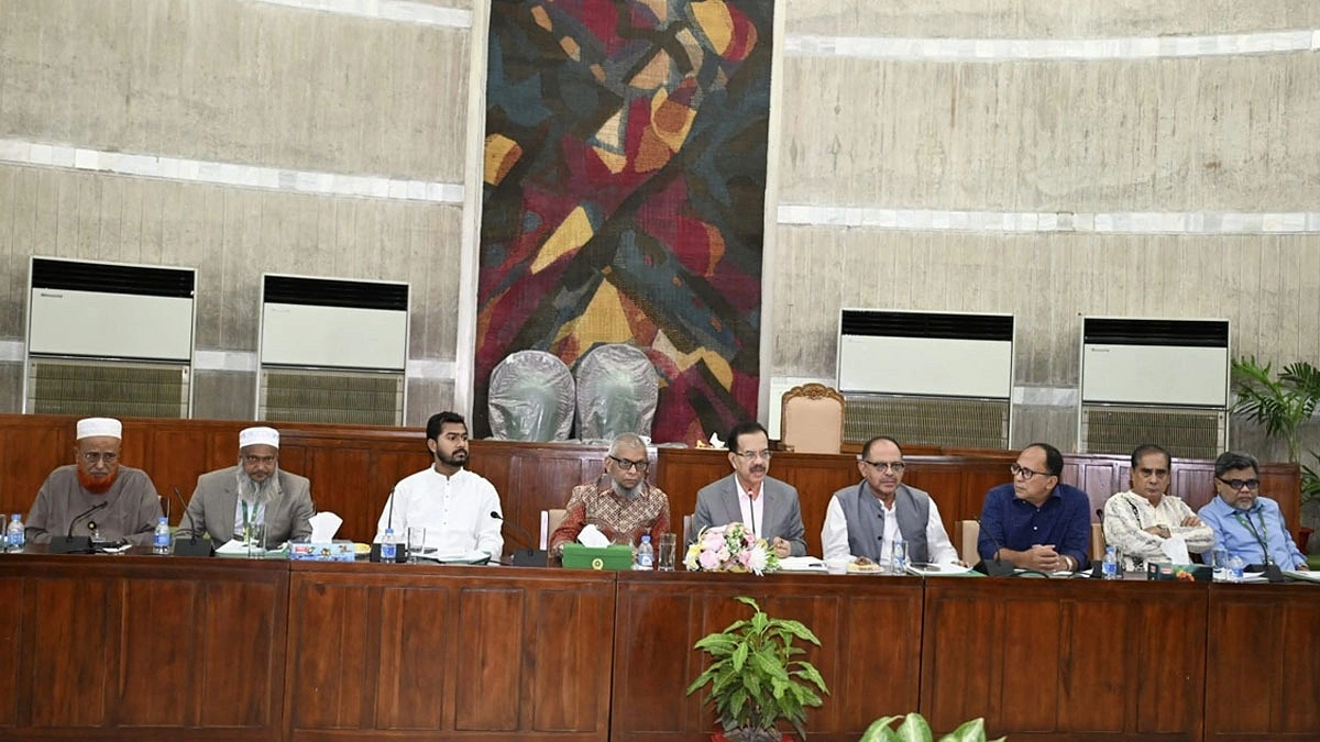 বিমানবন্দরে প্রবাসীদের হয়রানি বন্ধ চায় সংসদীয় কমিটি
