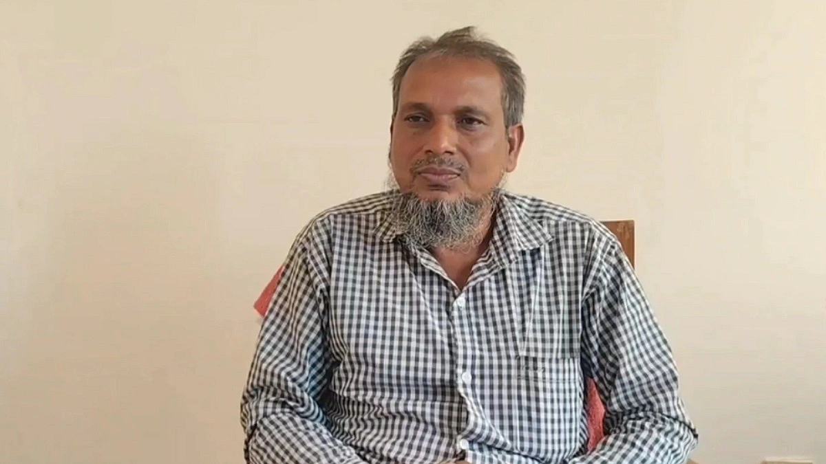 নথিতে পাকা, বাস্তবে কাঁচা সড়ক: উপ-সহকারী প্রকৌশলীকে শোকজ