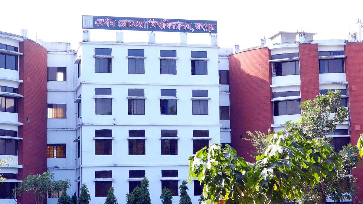 বেরোবির তিন শিক্ষকের পদাবনতি