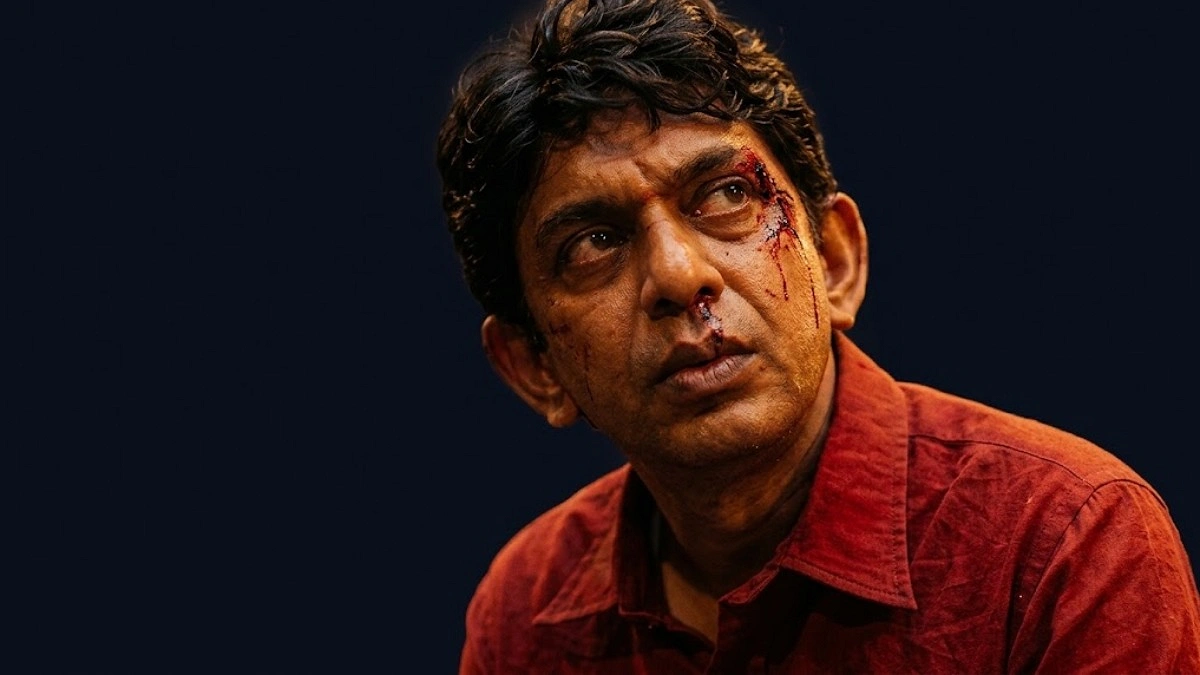 মুখে ক্ষতের দাগ, তীক্ষ্ণ দৃষ্টিতে ভিন্ন রূপে চঞ্চল