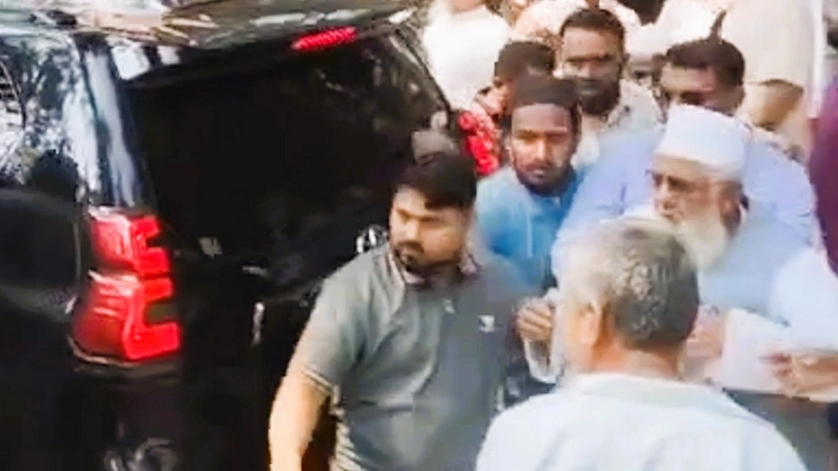 দুই এমপির সামনে বিএনপি-জামায়াত নেতাকর্মীদের হাতাহাতি