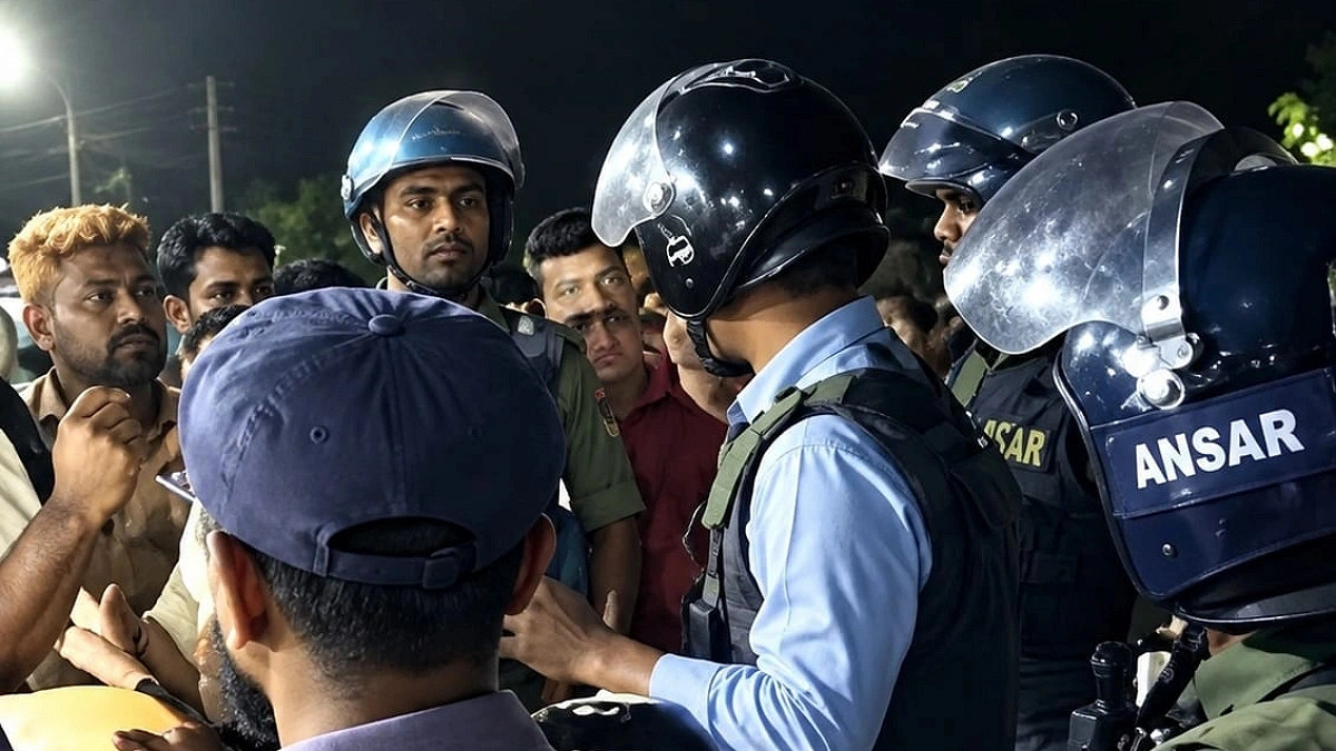 বেড়ায় ফুটবল খেলা নিয়ে দুই পক্ষের সংঘর্ষে আহত ৫০