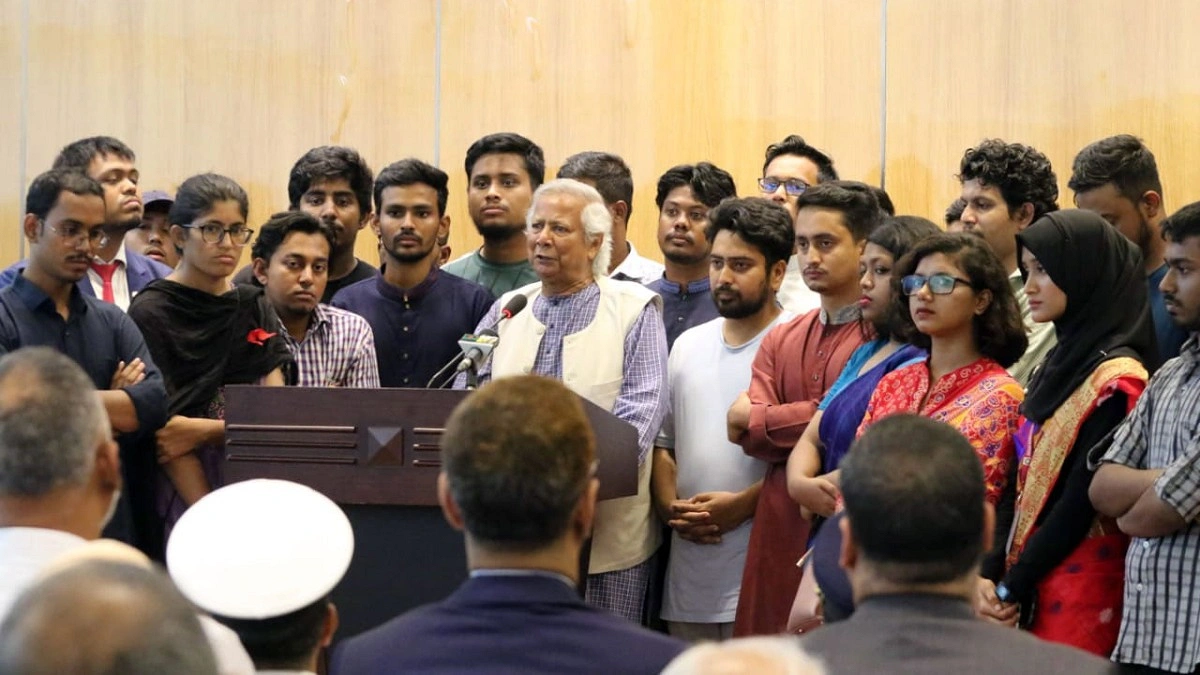 এনসিপি আছে ড. ইউনূসের পাশে
