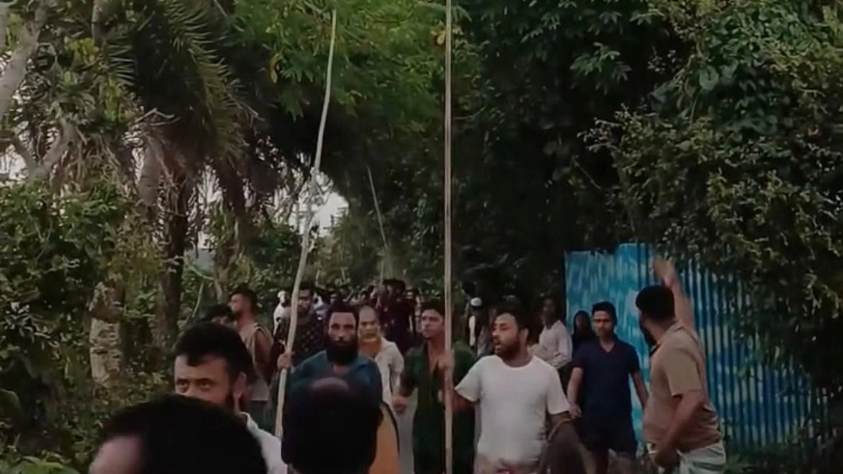 সালথায় মাদ্রাসাছাত্রীদের উত্ত্যক্ত করার অভিযোগে দুই পক্ষের সংঘর্ষ, আহত ১২