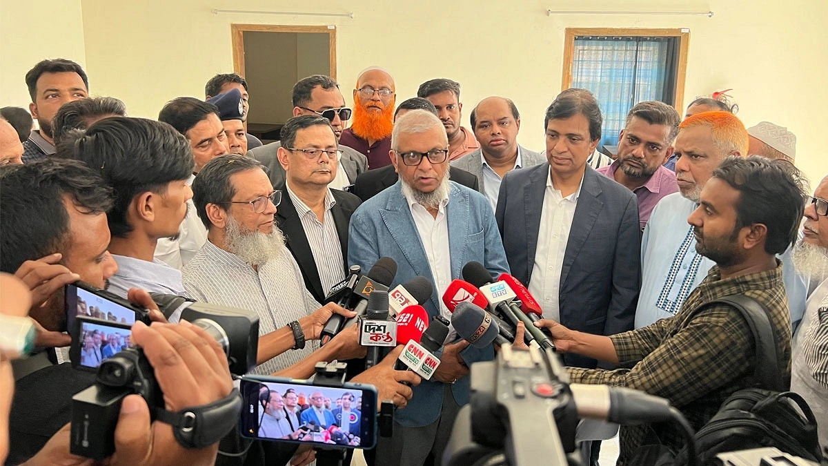 সৌদি আরবে হামলায় ক্ষতিগ্রস্ত প্রবাসীদের খোঁজ রাখা হচ্ছে : প্রবাসী কল্যাণ মন্ত্রী