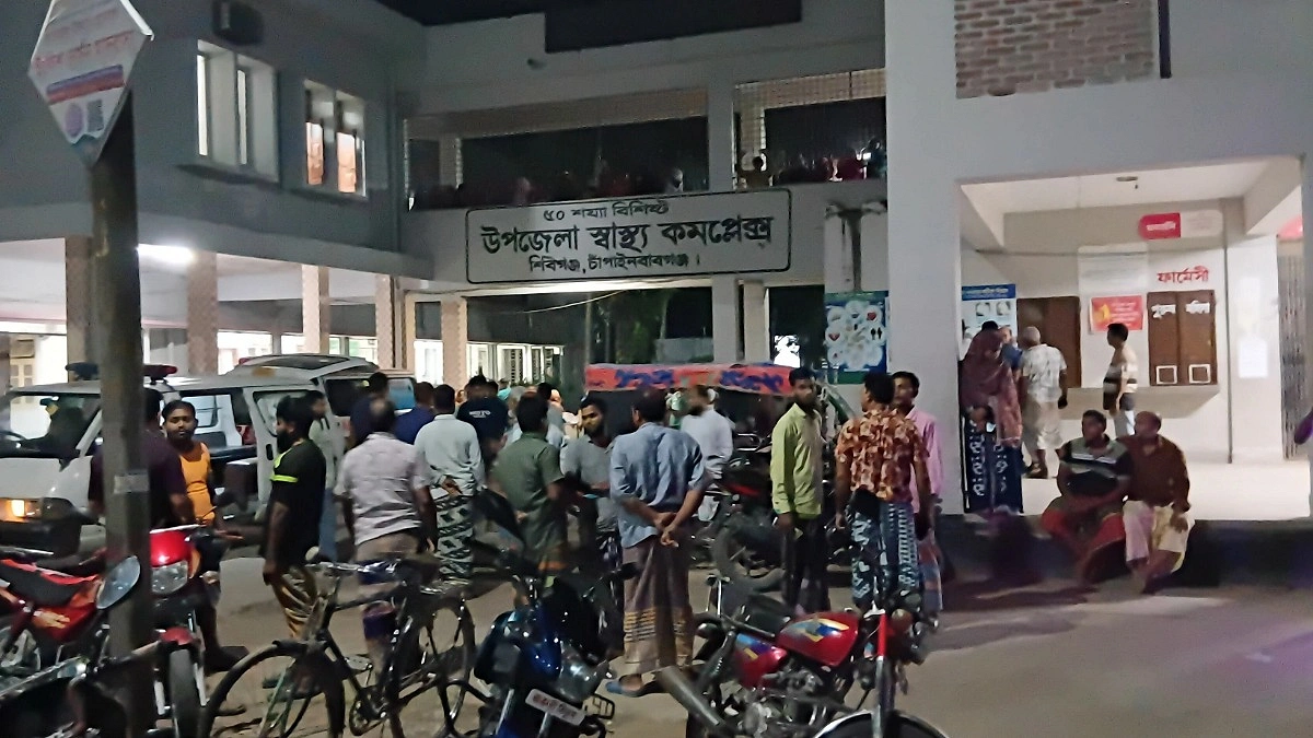 গরুবোঝাই ভটভটি খাদে, বাবা-ছেলেসহ নিহত ৩
