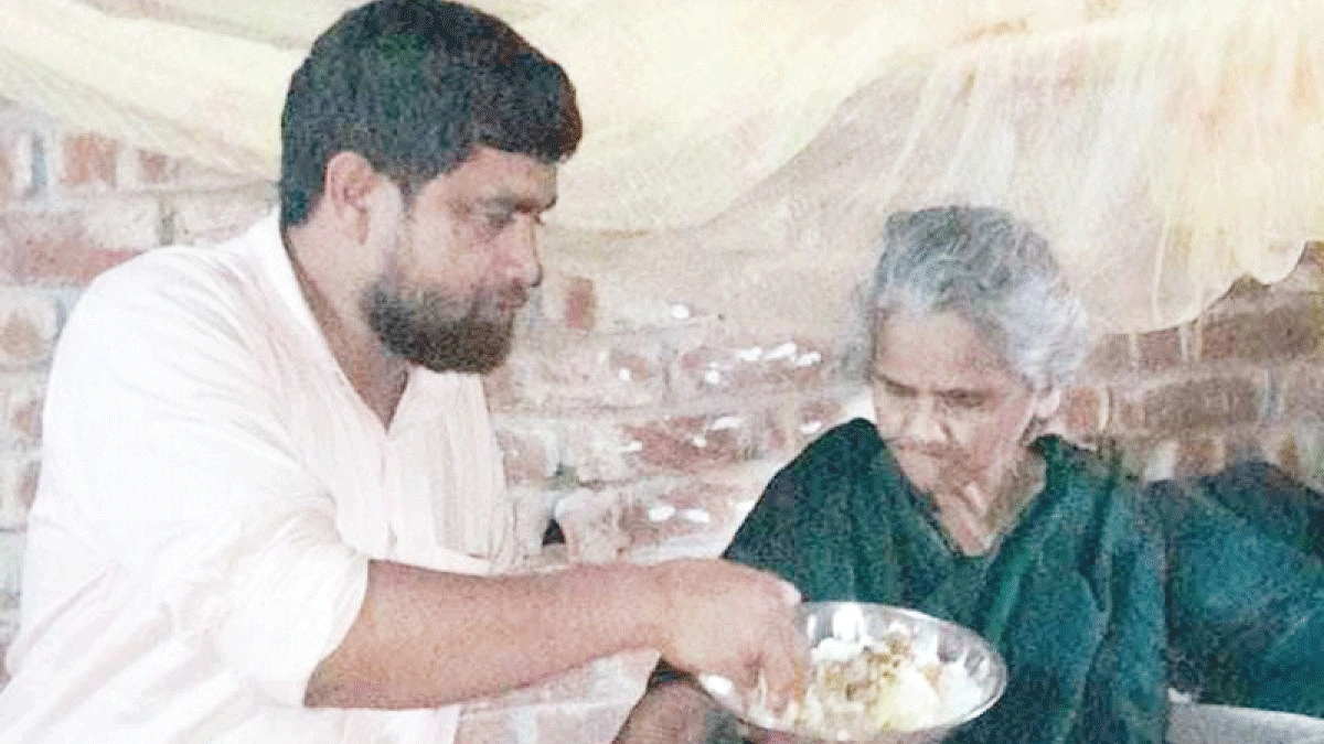 অবহেলিত প্রবীণদের ঠিকানা সাজুর বৃদ্ধাশ্রম