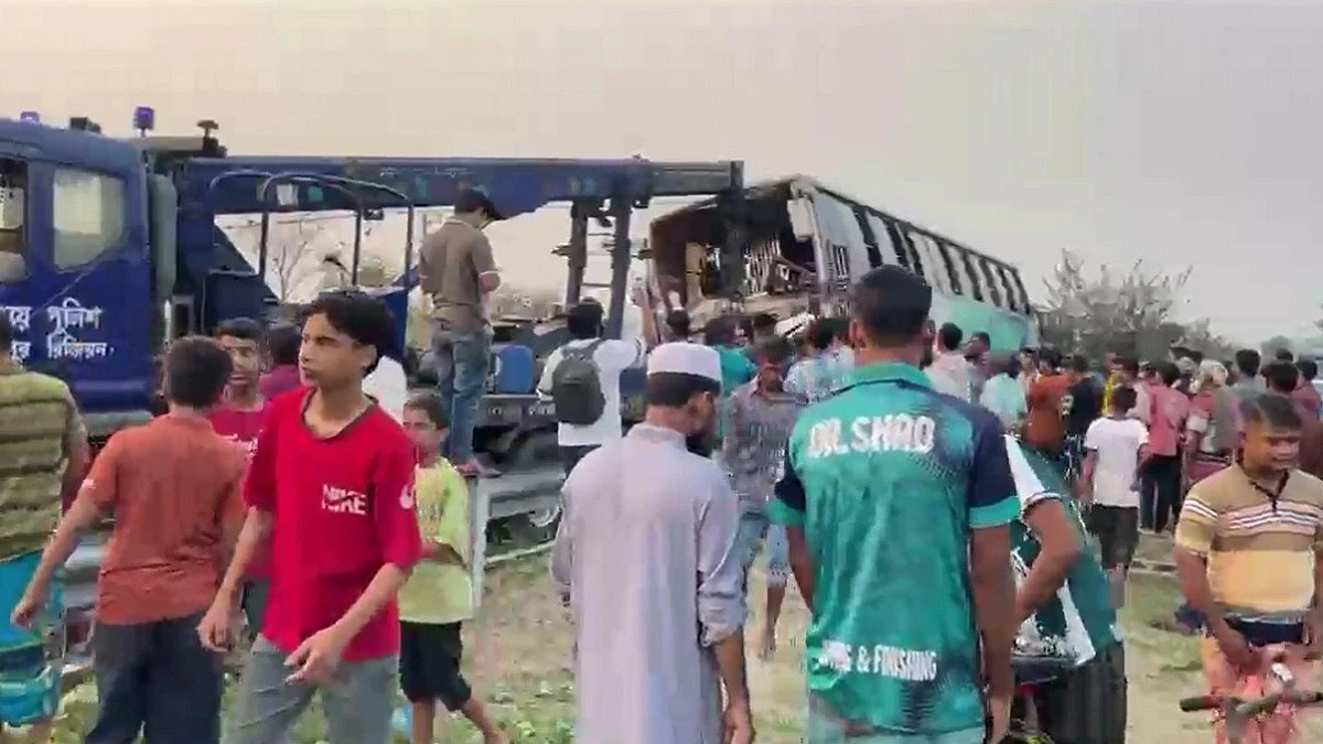 মির্জাপুরে বাস-পিকআপ-মোটরসাইকেলের সংঘর্ষে নিহত ২
