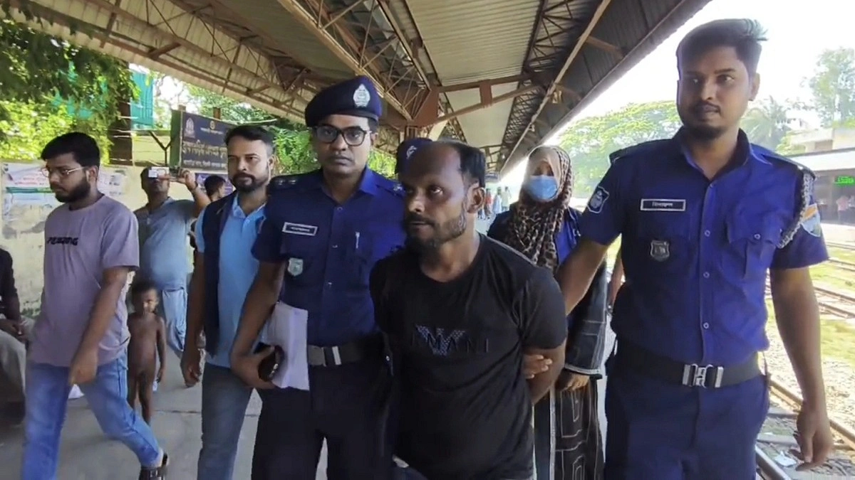 ট্রেনের ভুয়া টিকিট বানিয়ে বিক্রি করছিলেন কালু, ভ্রাম্যমাণ আদালতে ধরা