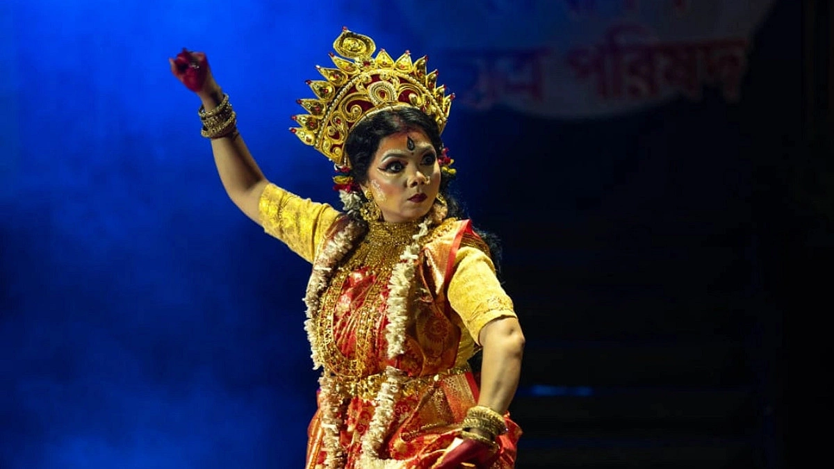 জ্যোতি সিনহার নৃত্যাভিনয়ে মঞ্চে ফুটে উঠল দেবী দুর্গার মহাশক্তি