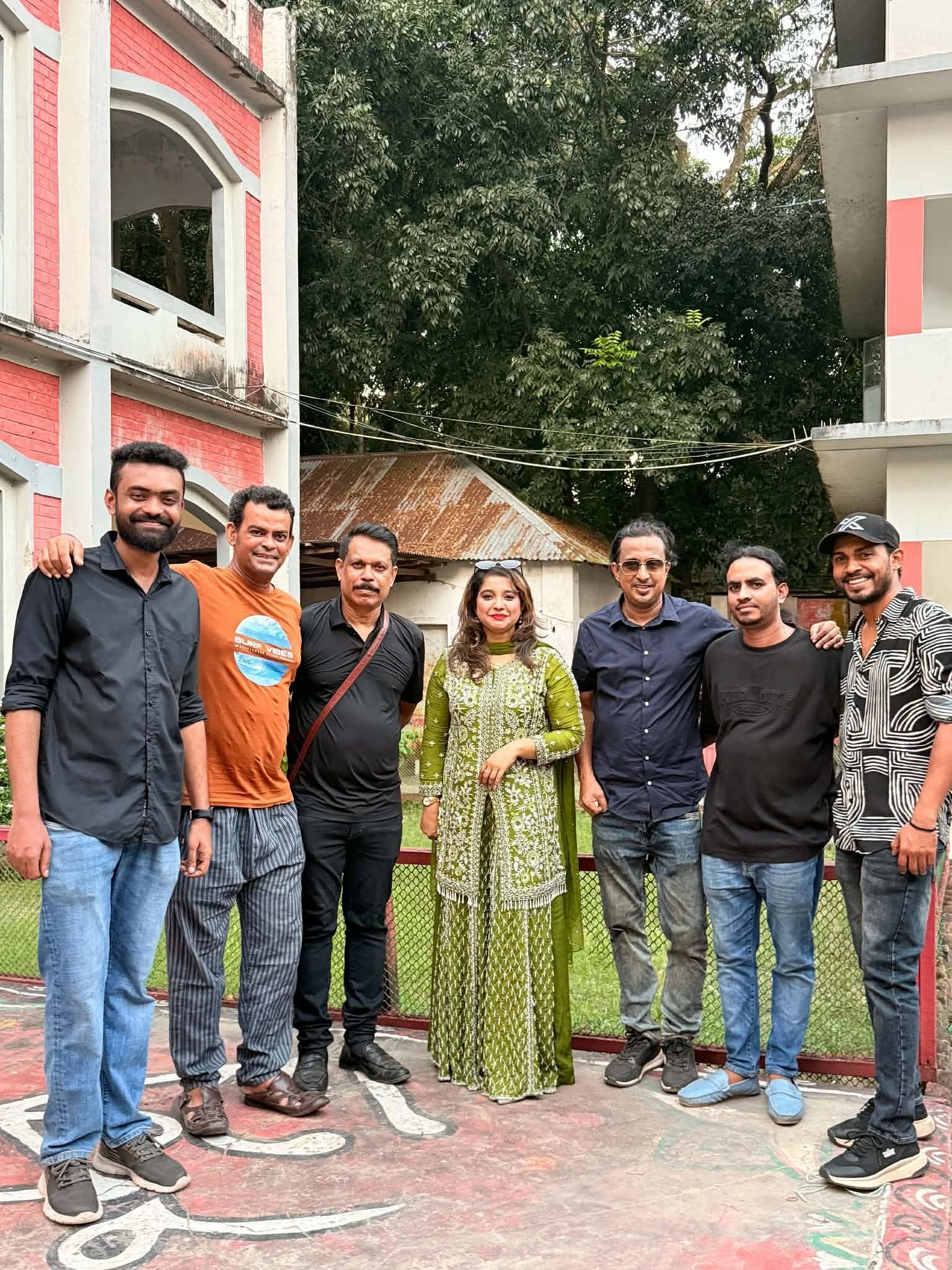 ১৩ অক্টোবর মানিকগঞ্জের ছবি। বাম থেকে দ্বিতীয়