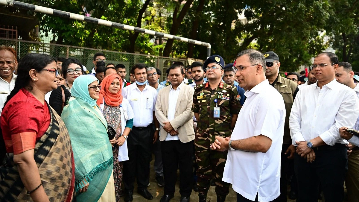 সাড়ে ৪ ঘণ্টায় ১৩ স্থানে প্রধানমন্ত্রী, দেখলেন হাসপাতাল-হকারমুক্ত ফুটপাত-শিক্ষাপ্রতিষ্ঠান