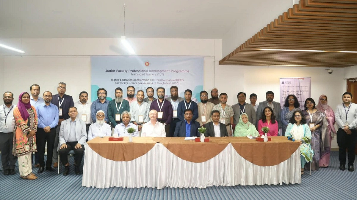 পাঁচ বছরে ৩ হাজার শিক্ষককে পিএইচডি অর্জনে সহায়তা দেবে ইউজিসি