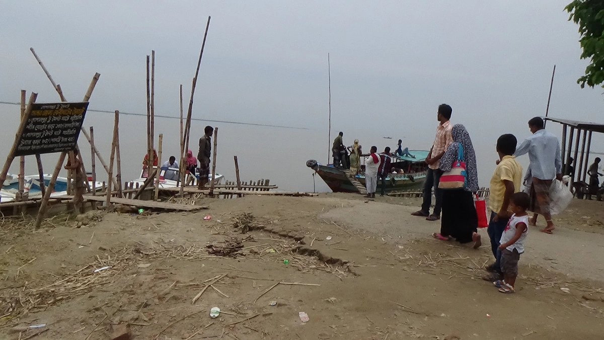 হাসপাতাল বহুদূর, চরভদ্রাসনে ট্রলারেই নারীর মৃত্যু