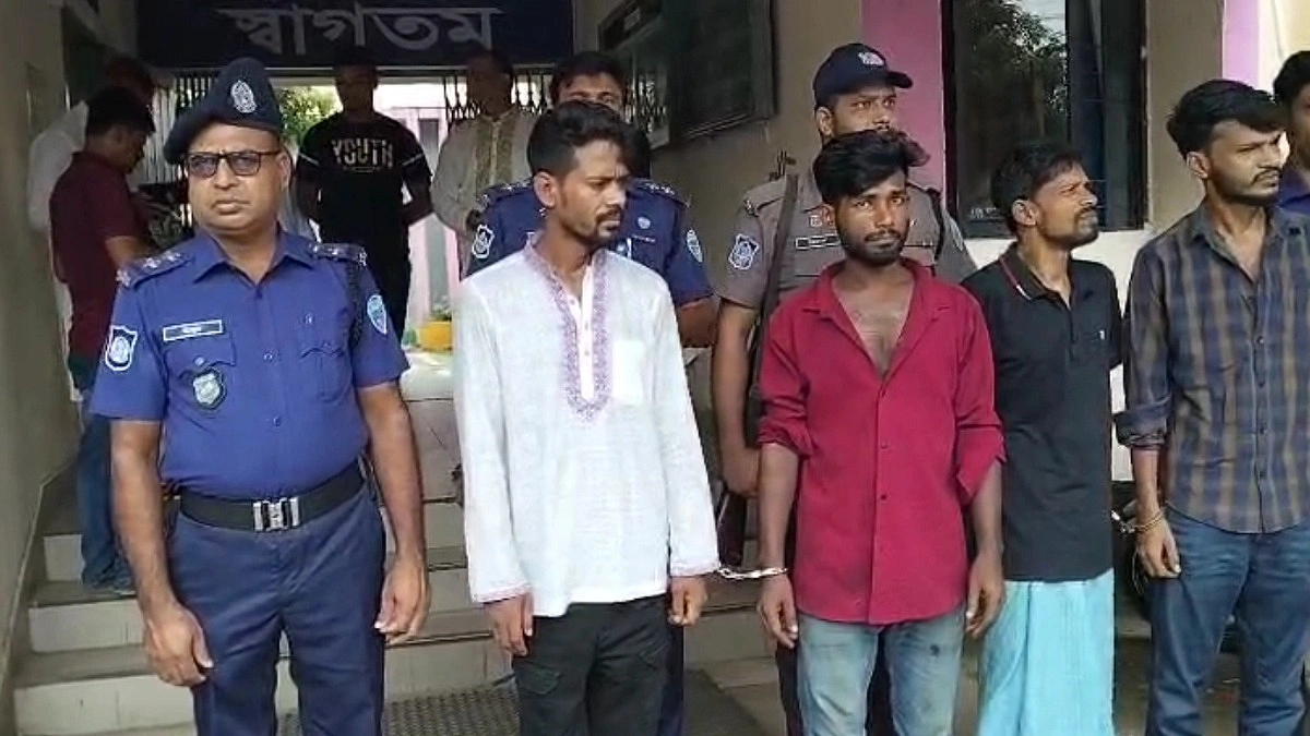 জঙ্গল সলিমপুরে ফের অভিযান, অস্ত্রসহ গ্রেপ্তার ৪