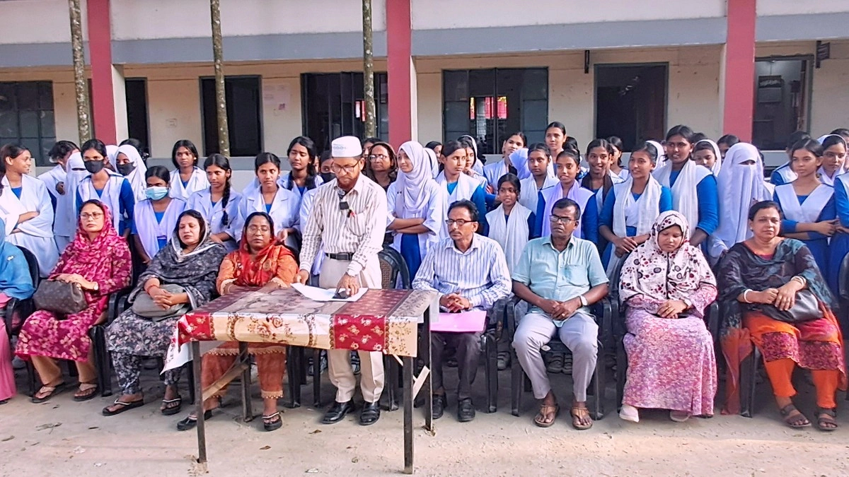 ফেসবুকে শিক্ষকদের বিকৃত ছবি ছড়িয়ে মানহানির অভিযোগ, থানায় জিডি
