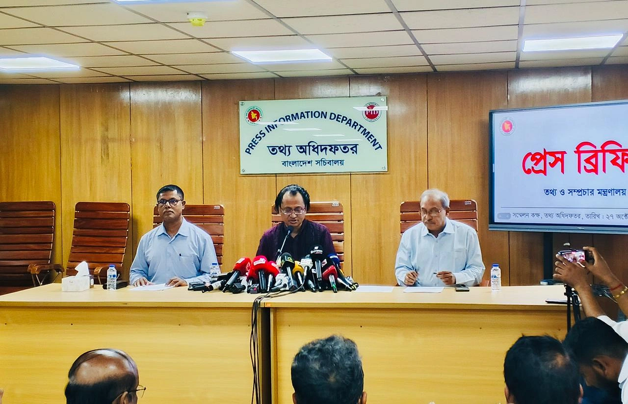 সংবাদ সম্মেলনে প্রধানমন্ত্রীর তথ্য উপদেষ্টা জাহেদ উর রহমান। ছবি: আগামীর সময়