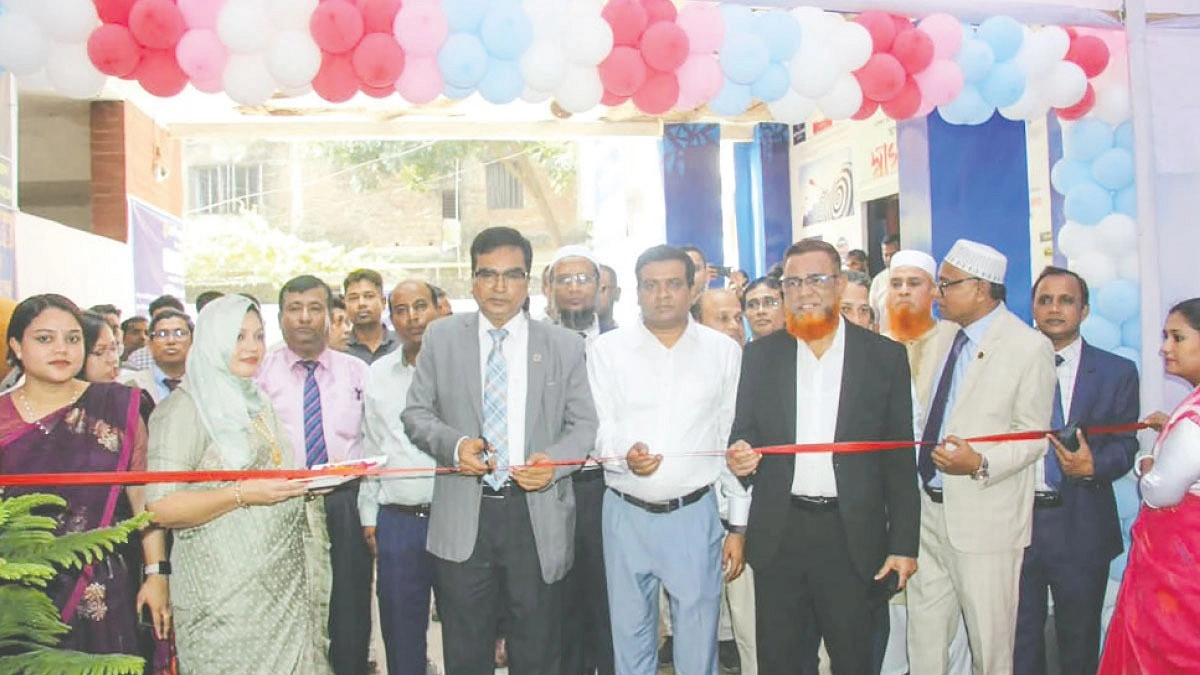 বরিশালে বাংলা কিউআরের প্রচারণায় সোনালী ব্যাংক