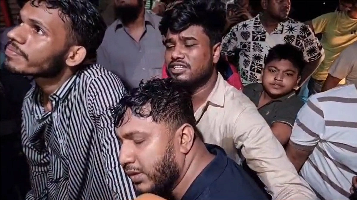 চকবাজারে আগুন: ‘সব শেষ ভাই, আমরা সর্বস্বান্ত হয়ে গেছি’