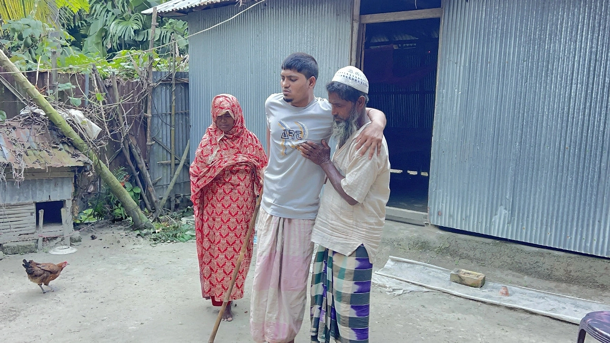 অস্টিওপোরোসিসে আক্রান্ত তরুণ আব্দুর রউফ, প্রয়োজন সহায়তা