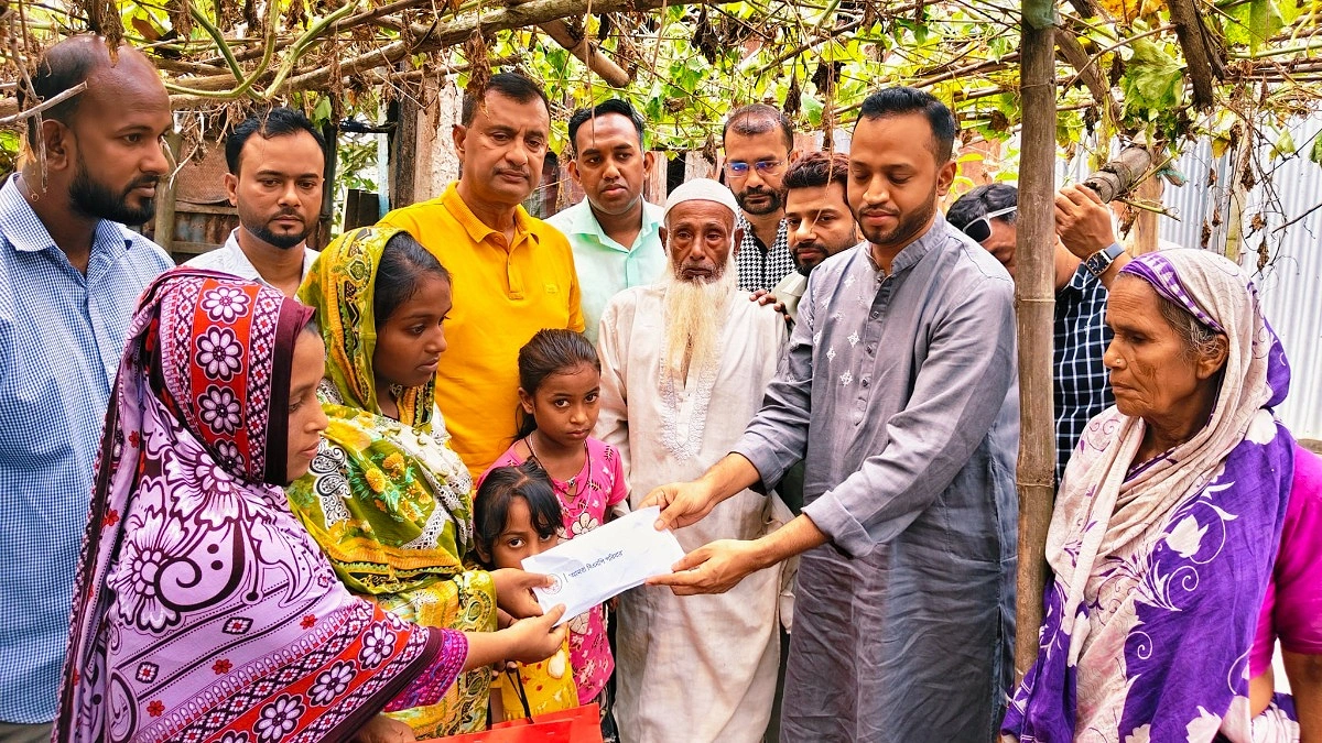 এতিম পাঁচ কন্যার পরিবারের পাশে প্রধানমন্ত্রী