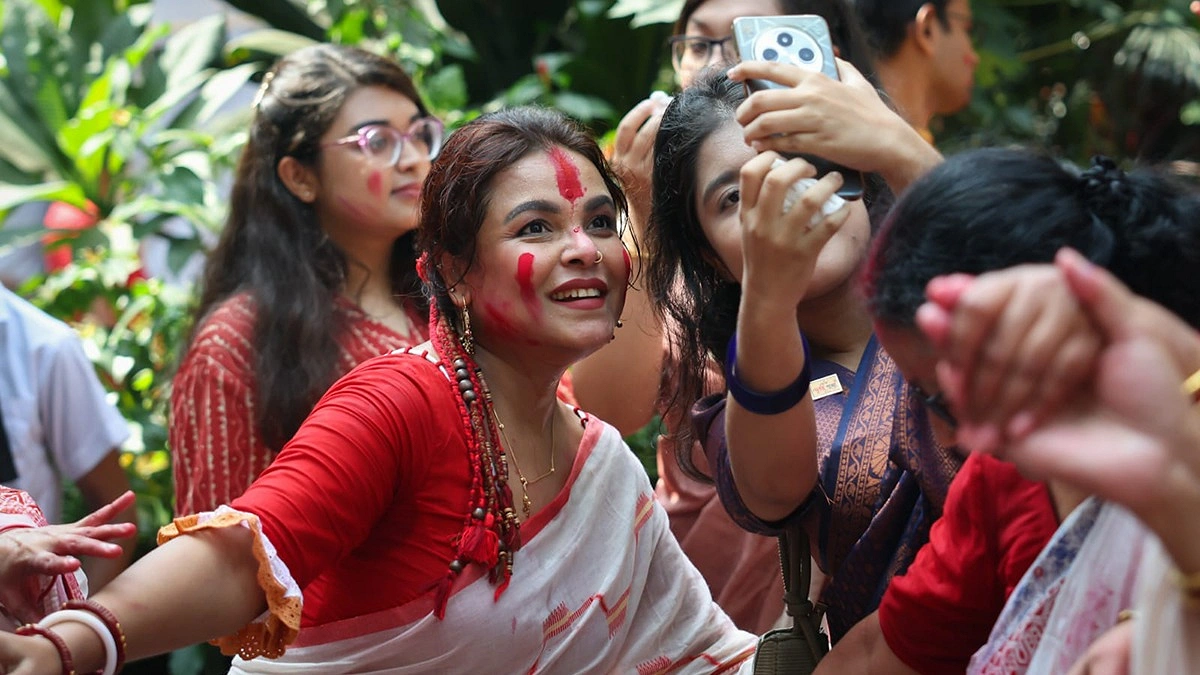 মন্দিরে উৎসবের আনন্দে মেতেছেন অভিনেত্রী মেহের আফরোজ শাওন।