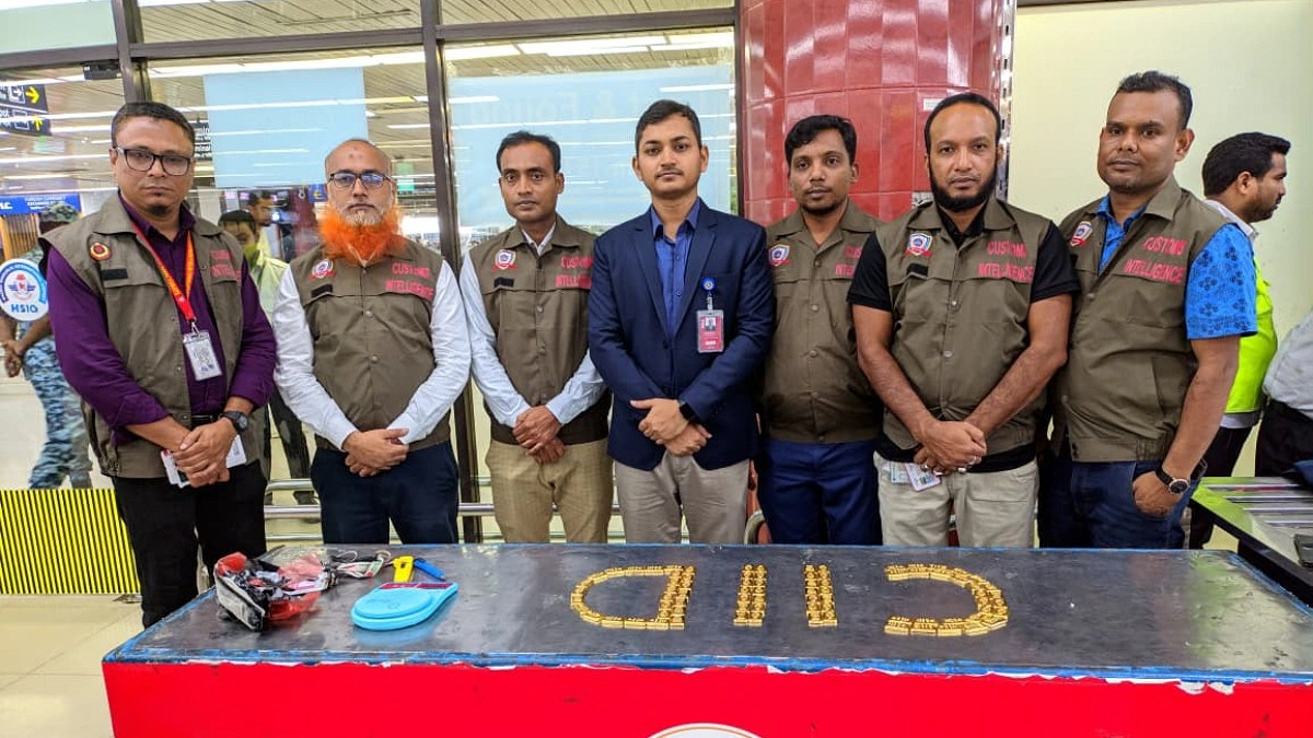 শাহজালালে দুই বিমানকর্মীর জুতায় ১৬ কোটি টাকার স্বর্ণ