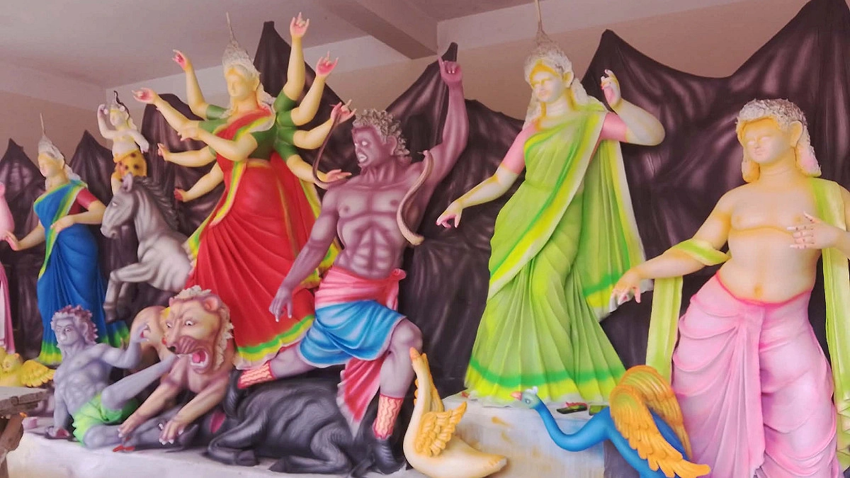 তালায় ২০০ মণ্ডপে দুর্গাপূজা, চলছে শেষ মুহূর্তের প্রস্তুতি