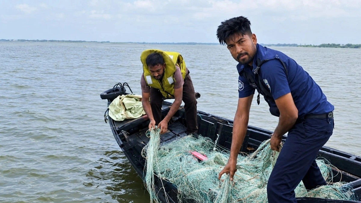 মা ইলিশ রক্ষা অভিযানে কারেন্ট জাল ও চায়না চাই জব্দ, গ্রেপ্তার ৩