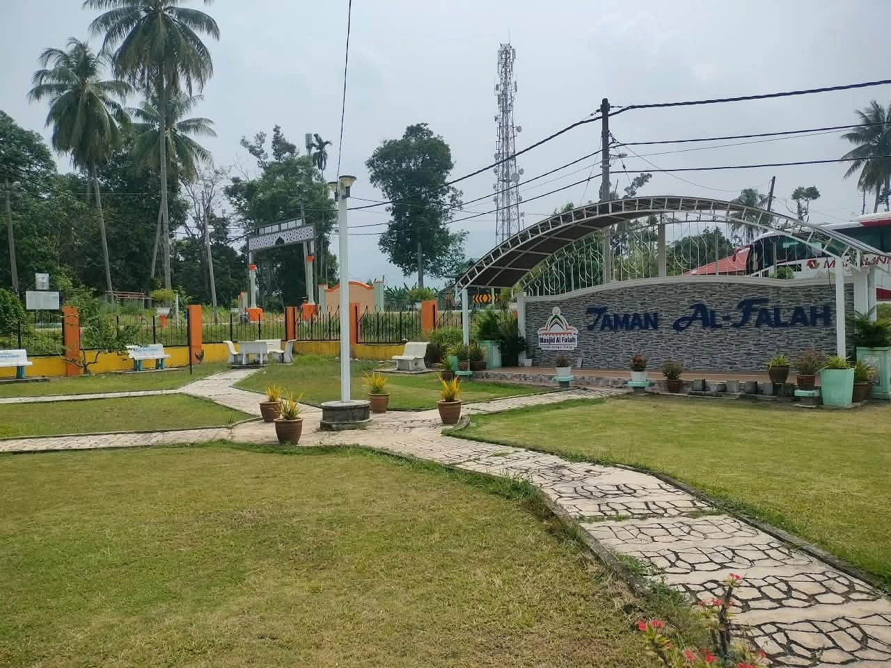 মসজিদ আল-ফালাহর পার্ক