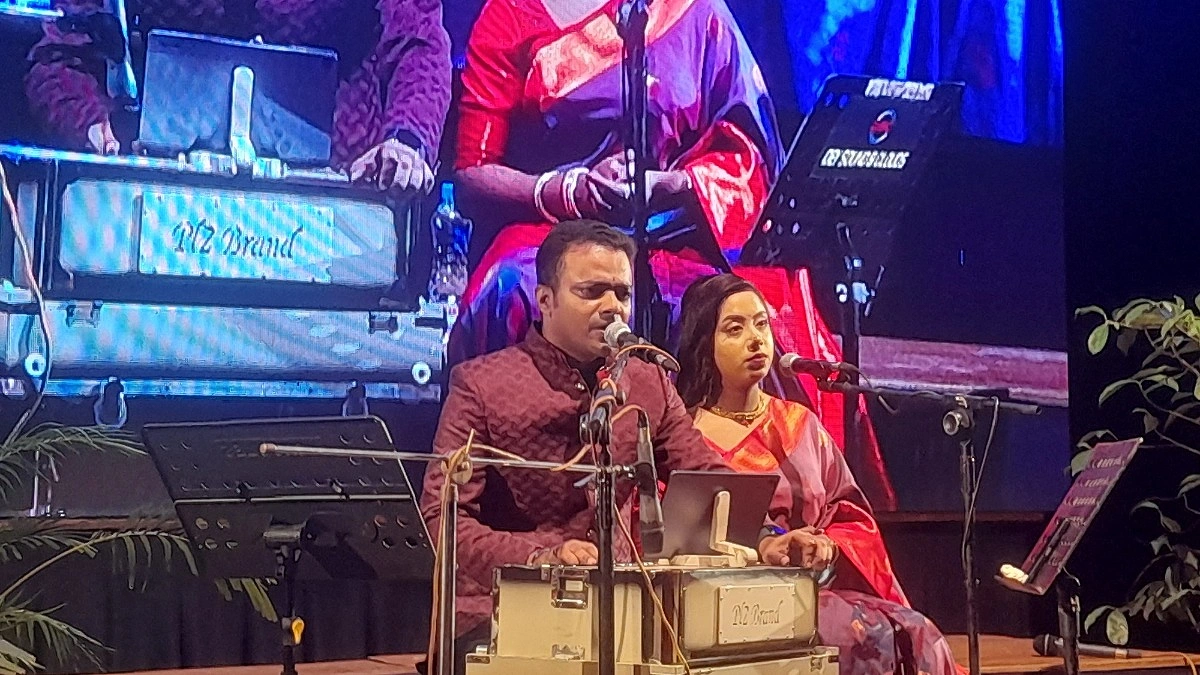 গানে গানে দেবীর আগমনী বার্তা