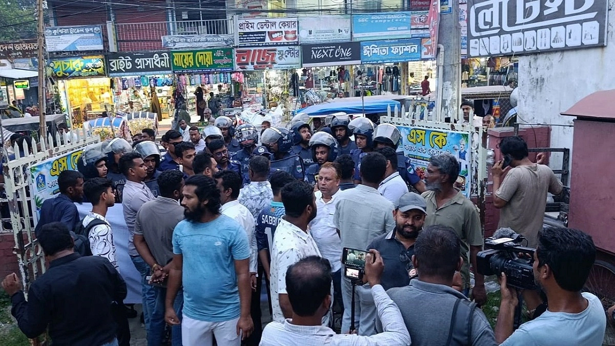 নাসীরুদ্দীন পাটওয়ারীর ওপর হামলার প্রতিবাদ মিছিলে পুলিশের বাধা