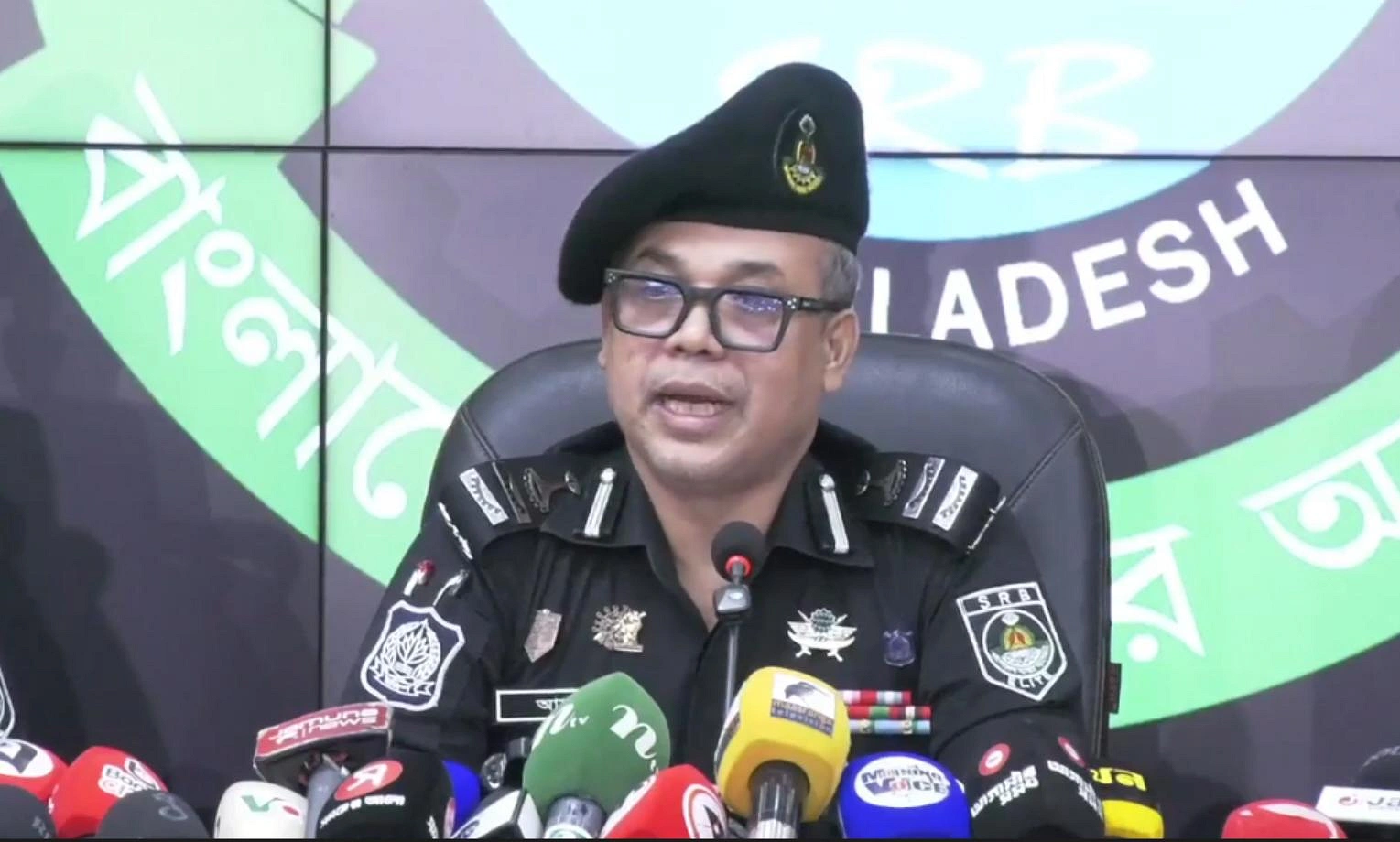 এসআরবি-১০ ব্যাটালিয়নের অধিনায়ক পুলিশের অতিরিক্ত উপমহাপরিদর্শক (ডিআইজি) মোহা. আসাদুজ্জামান।