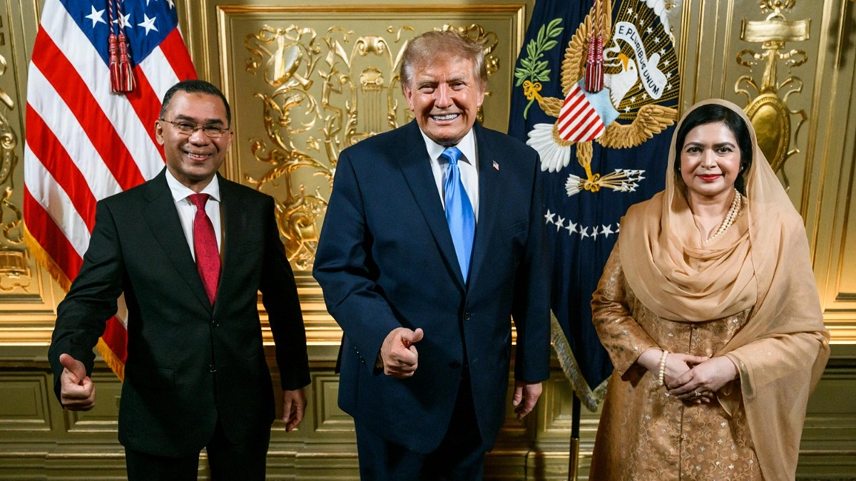 ট্রাম্পের সঙ্গে প্রধানমন্ত্রী তারেক রহমান ও তার সহধর্মিণীর হাস্যোজ্জ্বল ছবি