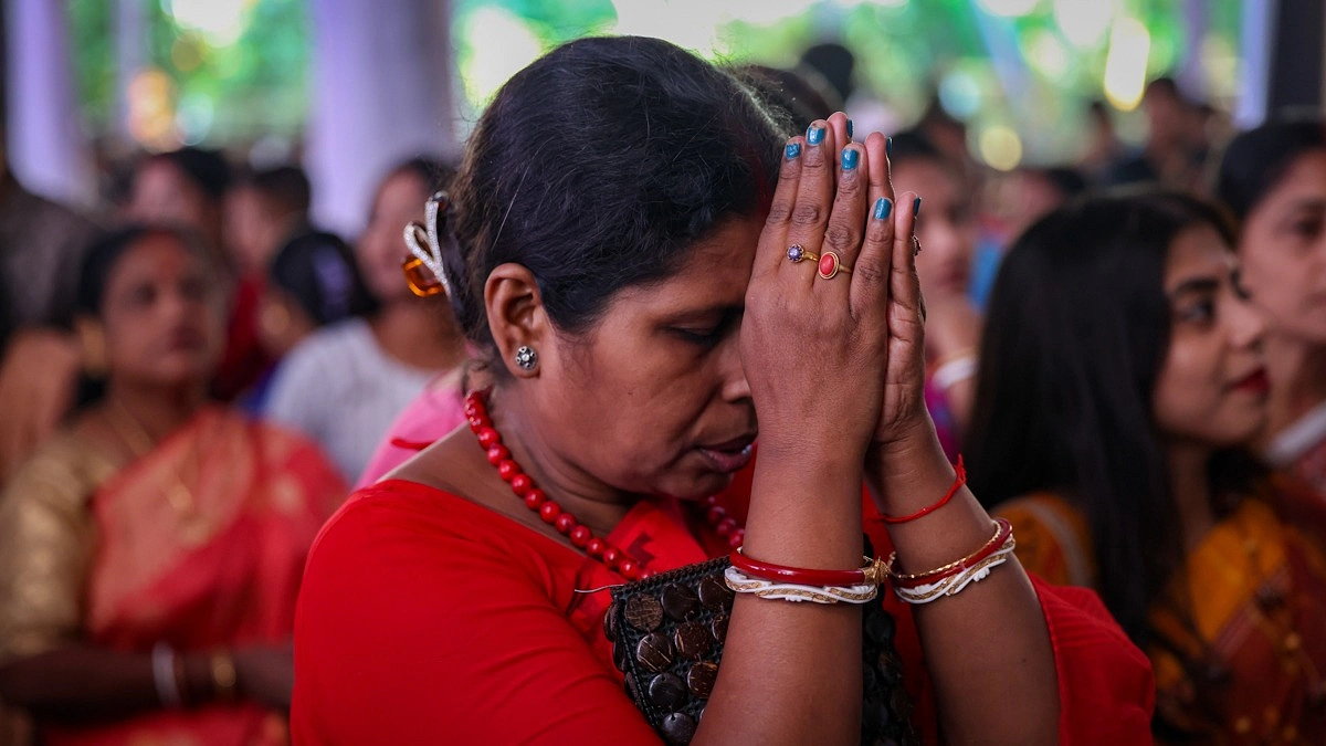 প্রার্থনায় মগ্ন এক ভক্ত