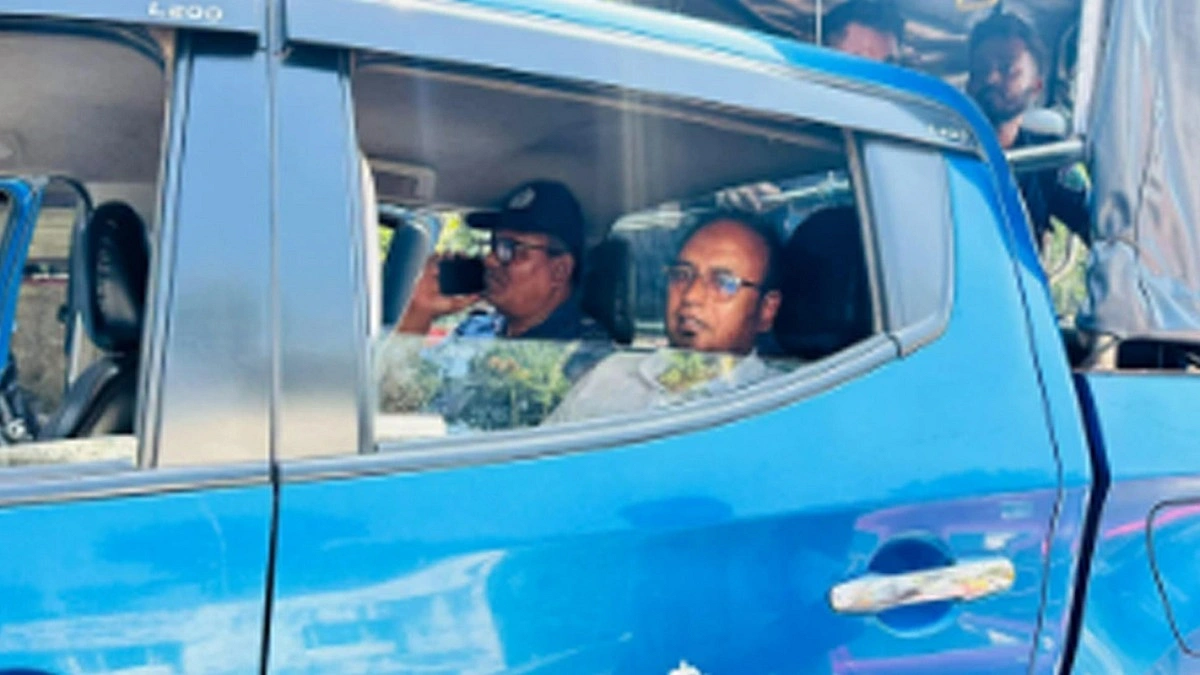 ভারত যাচ্ছিলেন আ. লীগ নেতা, ইমিগ্রেশনে ধরা