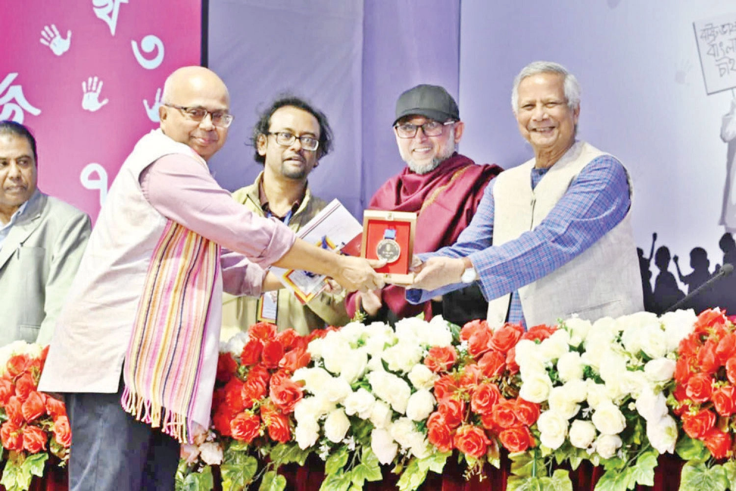 ২০২৫ সালের ১ ফেব্রুয়ারি অন্তর্বর্তী সরকারের প্রধান উপদেষ্টা ড. মুহাম্মদ ইউনূসের হাত থেকে অনুবাদে বাংলা একাডেমি পুরস্কার-২০২৪ গ্রহণ করছেন ২০২৫ সালের ১ ফেব্রুয়ারি অন্তর্বর্তী সরকারের প্রধান উপদেষ্টা ড. মুহাম্মদ ইউনূসের হাত থেকে অনুবাদে বাংলা একাডেমি পুরস্কার-২০২৪ গ্রহণ করছেন