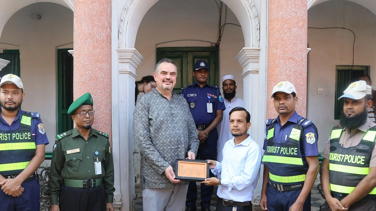 সোনারগাঁয়ের পানাম নগরী ও জামদানি পল্লী ঘুরে দেখলেন মার্কিন রাষ্ট্রদূত