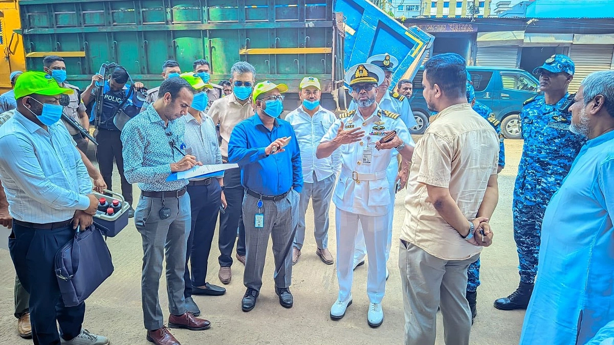 বুড়িগঙ্গা রক্ষায় কদমতলী শিল্প এলাকায় অভিযান, ৫ প্রতিষ্ঠানকে নির্দেশ