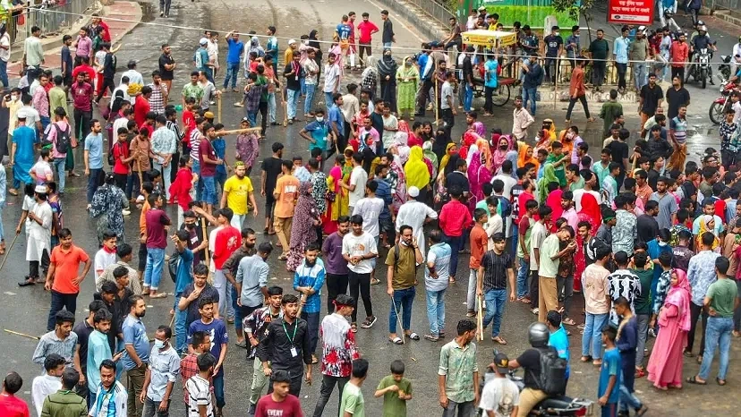 কালিয়াকৈরে পোশাক শ্রমিকদের বিক্ষোভ