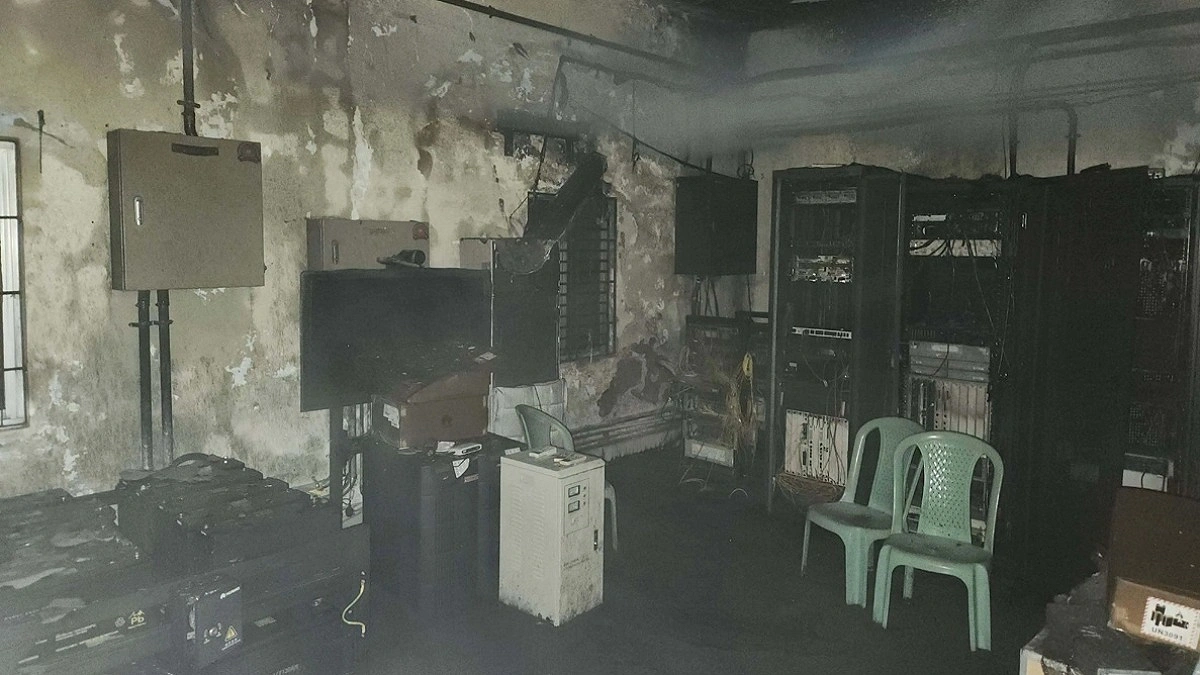 খুলনা ডিসি কার্যালয়ের সার্ভার কক্ষে আগুন