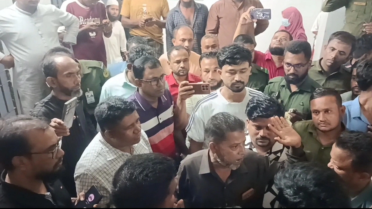 চাটখিলে ‘ভুল চিকিৎসায়’ শিশুর মৃত্যু, হাসপাতাল ভাঙচুর স্বজনদের